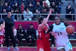 大宝贝刘禹彤遇到对手了，这次竟然顶不动对方 😐